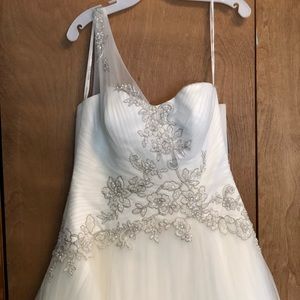 Never before worn bridal gown